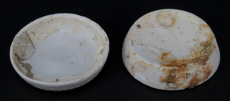 Chinese Song or Yuan Dynasty White Glazed Porcelain Covered Round Box likely used for cosmetics or a seal wax container