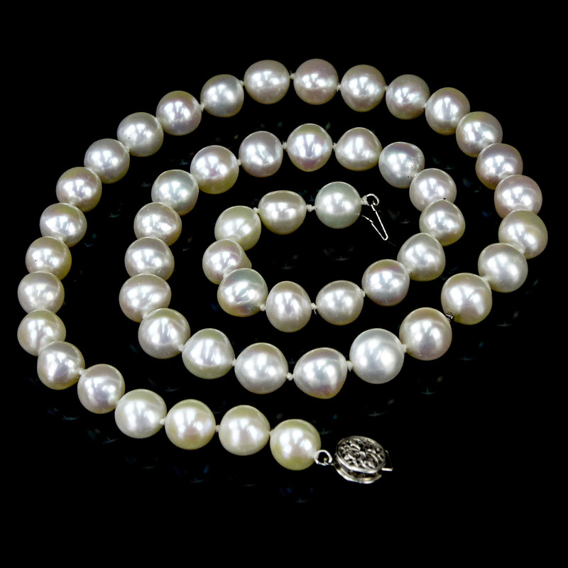 Vintage Fresh Water Pearl Necklace with 14 Karat White Gold Clasp