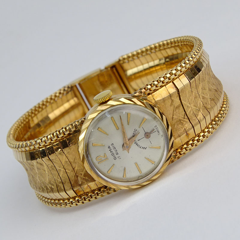 Vintage 18 Karat Rose Gold Lady's Sigma Bracelet Watch with Manual Movement.