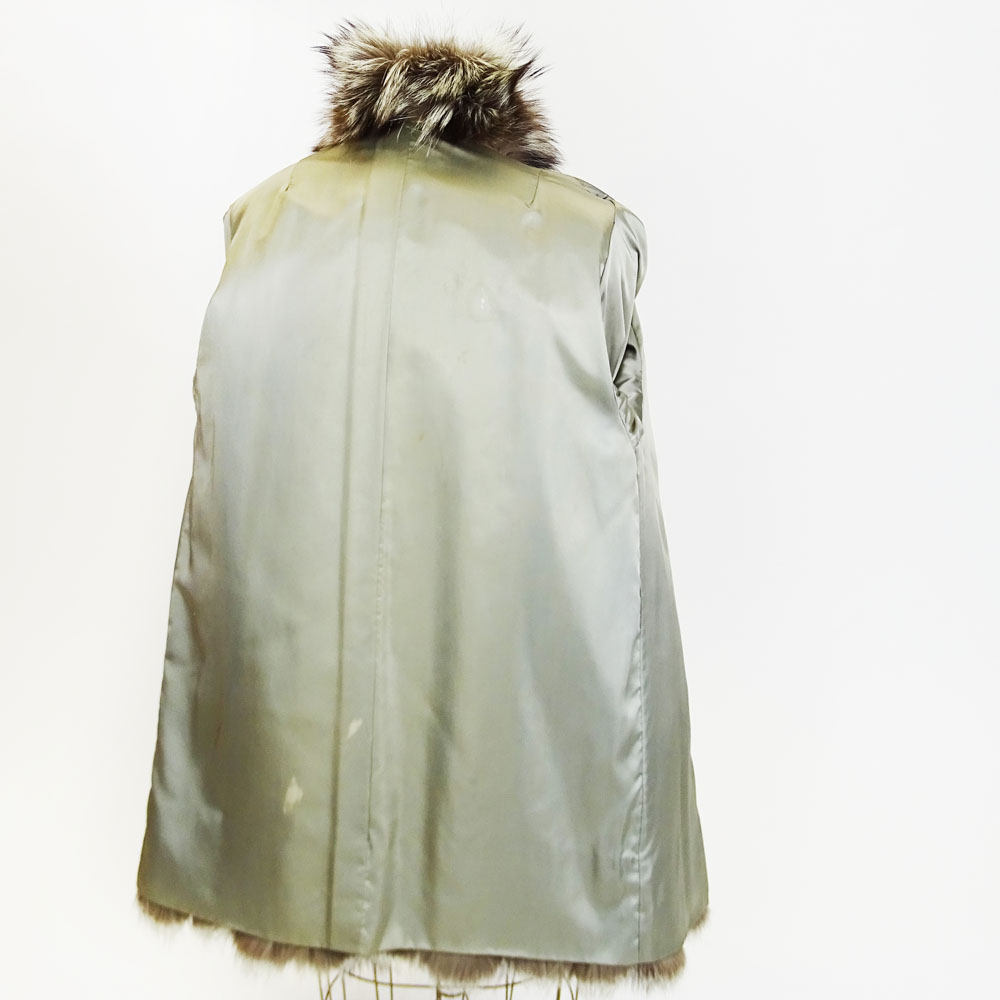 Ladies Silver Fox Fur Coat. Raglan Sleeves Shawl Collar.