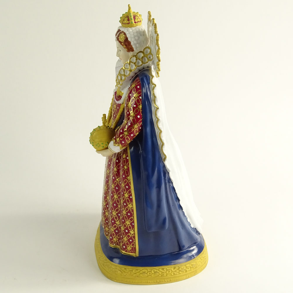 Royal Worcester Porcelain Figurine "Queen Elizabeth" 