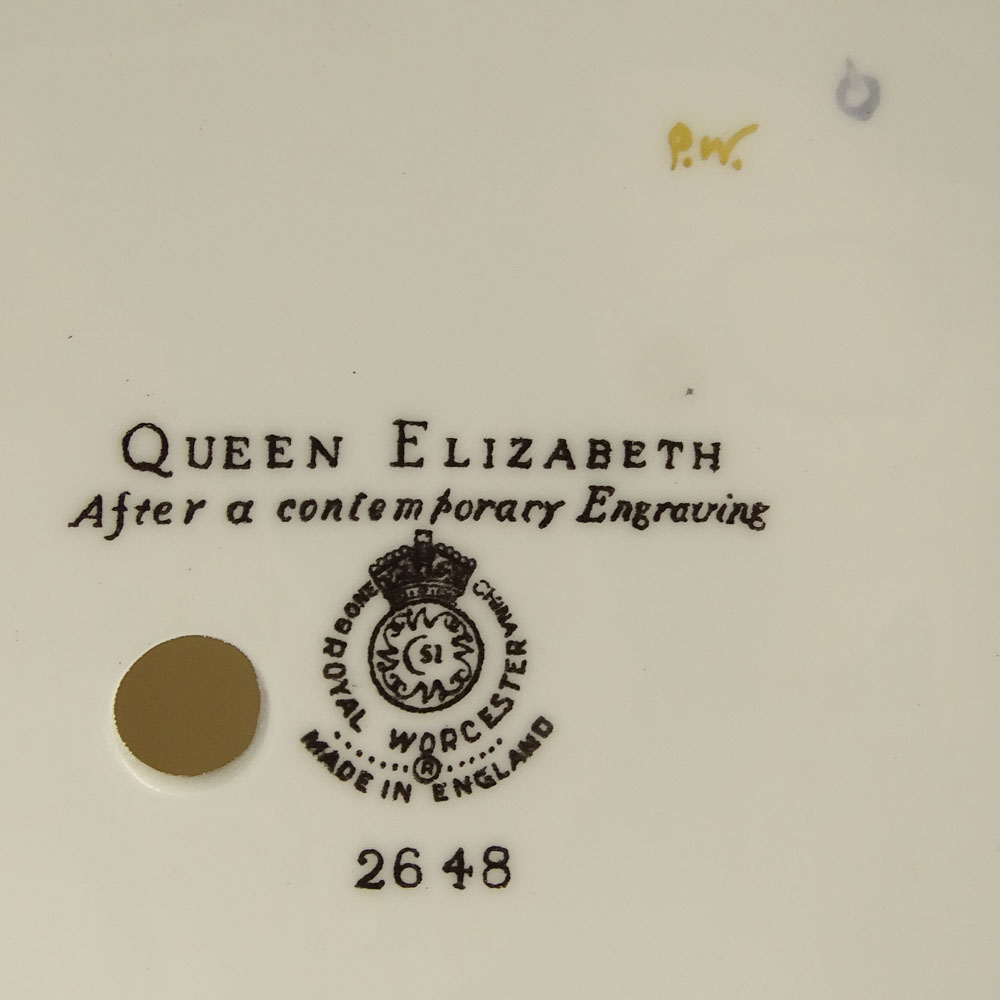 Royal Worcester Porcelain Figurine "Queen Elizabeth" 