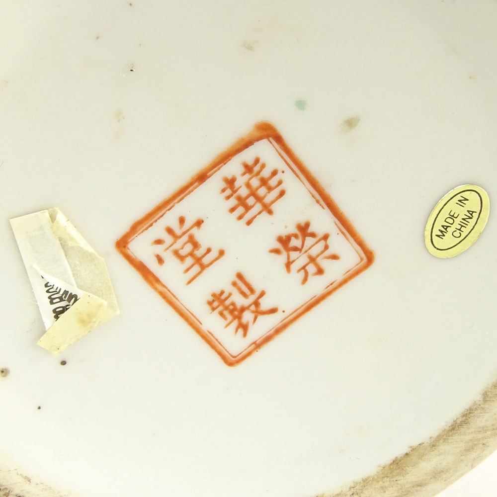 Chinese Tobacco Leaf Porcelain Cache Pot.