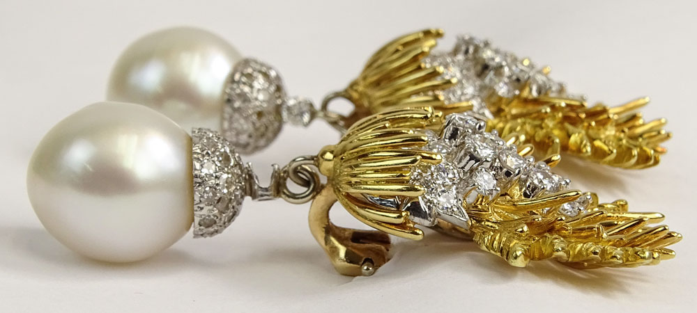Lady's Vintage approx. 3.0 Carat Round Cut Diamond, Pearl and 18 Karat Yellow Gold Day/Night Earrings. 