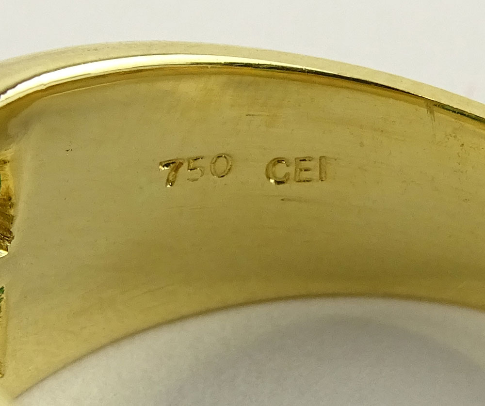 Lady's Fine Emerald, Diamond and 18 Karat Yellow Gold Ring. 