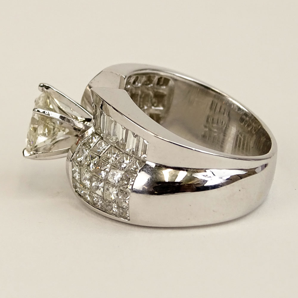 Approx. 4.30 Carat Diamond and 18 Karat White Gold Engagement Ring.