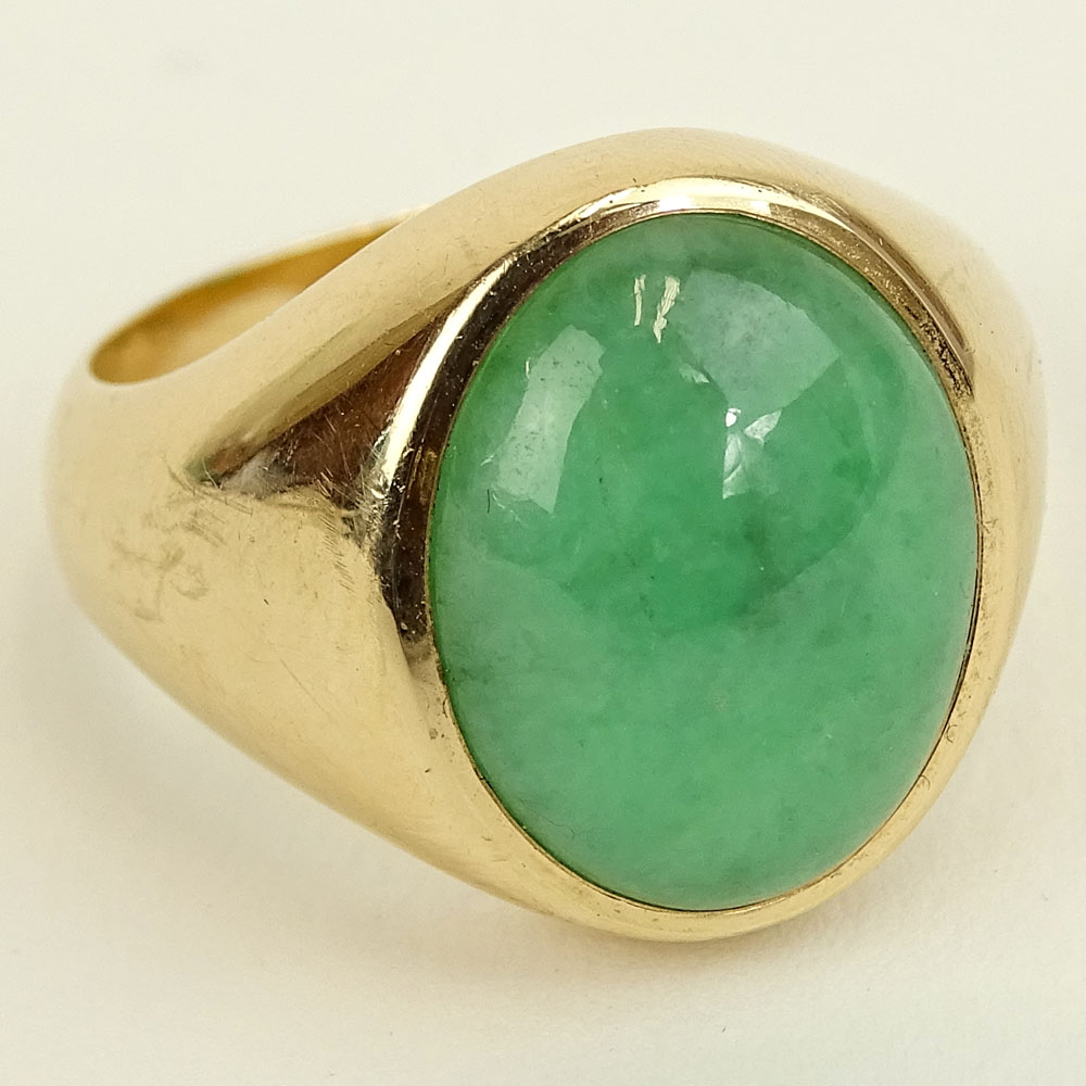 Men's Vintage Cabochon Green Jade and 14 Karat Yellow Gold Ring.