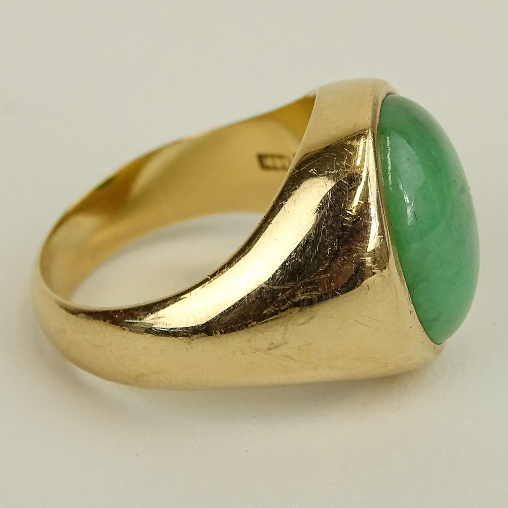 Men's Vintage Cabochon Green Jade and 14 Karat Yellow Gold Ring.