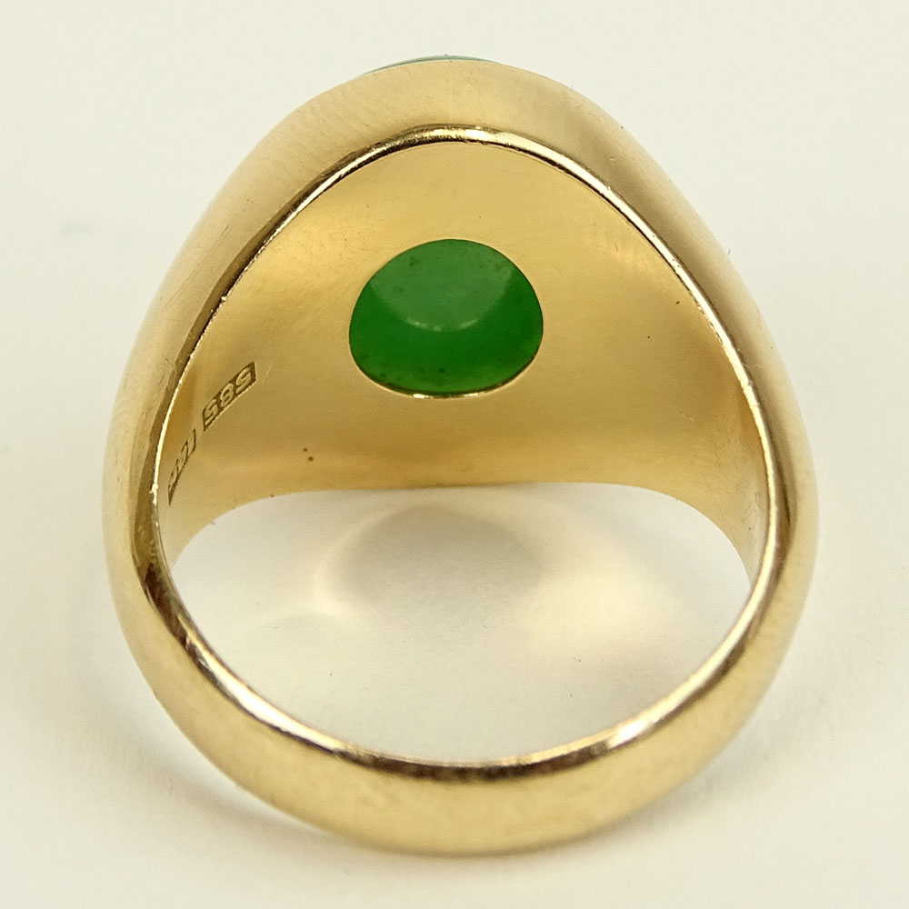 Men's Vintage Cabochon Green Jade and 14 Karat Yellow Gold Ring.