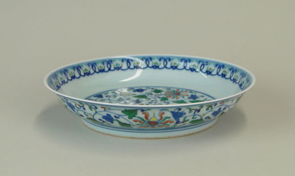 19/20th Century Chinese Porcelain Bowl. Hand Painted Floral Motif. Translucent Porcelain.