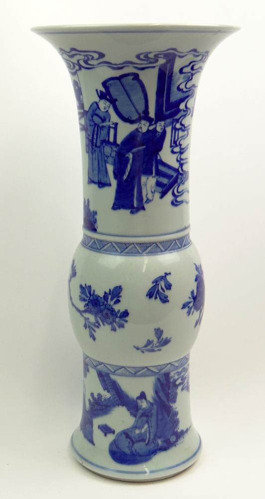 Large Chinese Kangxi style Blue and White Porcelain Gu Vase.