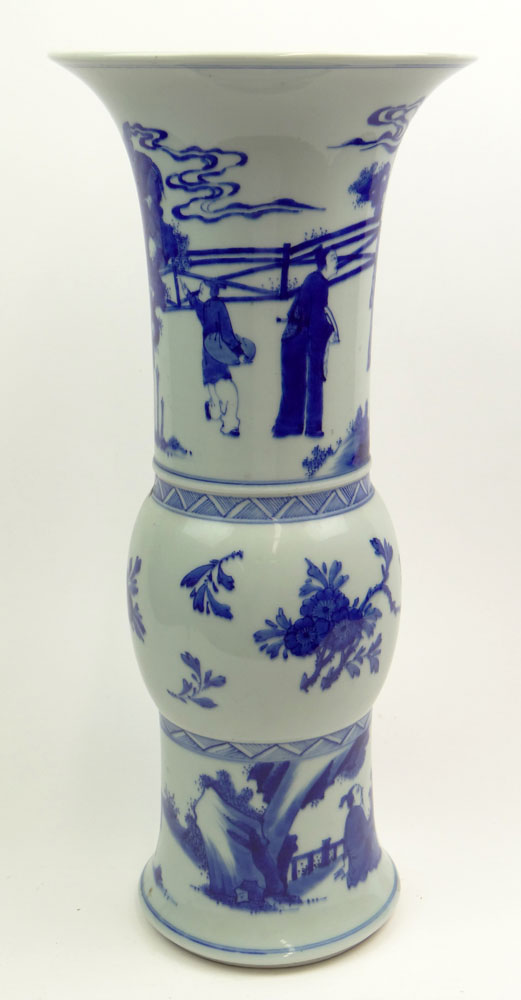 Large Chinese Kangxi style Blue and White Porcelain Gu Vase.