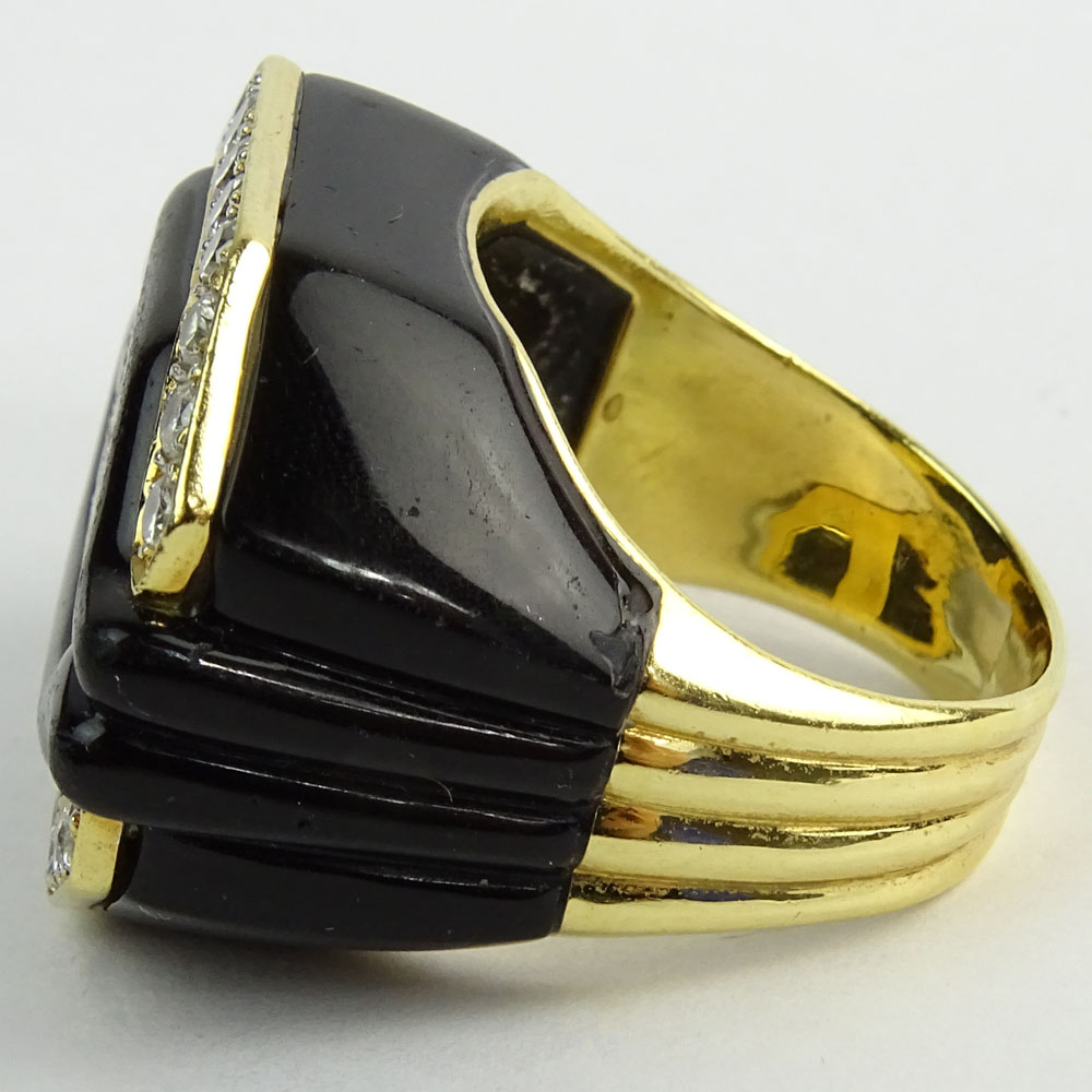 Vintage Art Deco style approx. 1.80 Carat Round Brilliant Cut Diamond, Black Onyx and 18 Karat Yellow Gold Ring.