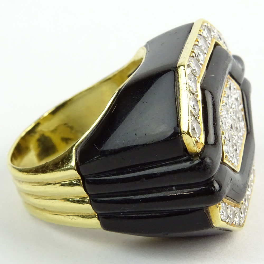 Vintage Art Deco style approx. 1.80 Carat Round Brilliant Cut Diamond, Black Onyx and 18 Karat Yellow Gold Ring.