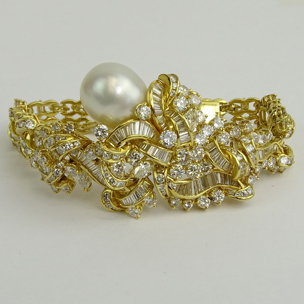 Fine Quality Approx. 14.50 Carat Multi Cut Diamond, 15mm South Sea Pearl and 18 Karat Yellow Gold Bracelet. 