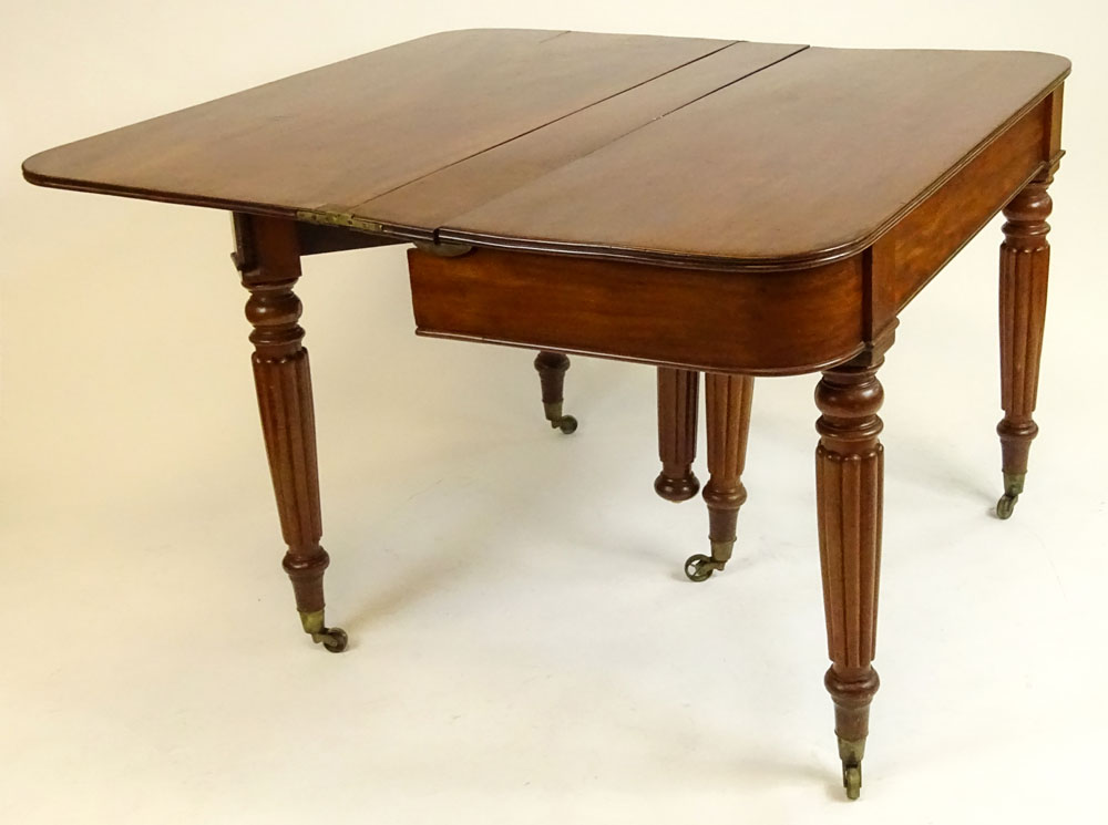 English William IV Mahogany Extending Dining Table.