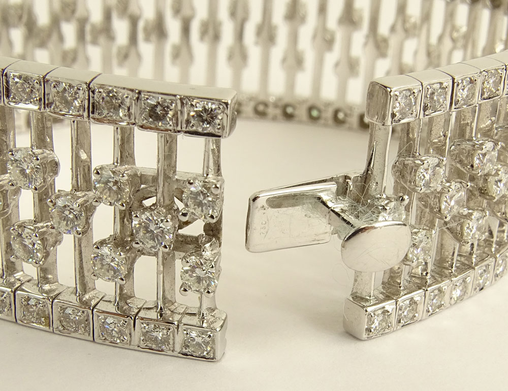 Fine Quality Italian Art Deco style Approx. 10.50 Carat Round Cut Diamond and 18 Karat White Gold Bracelet.