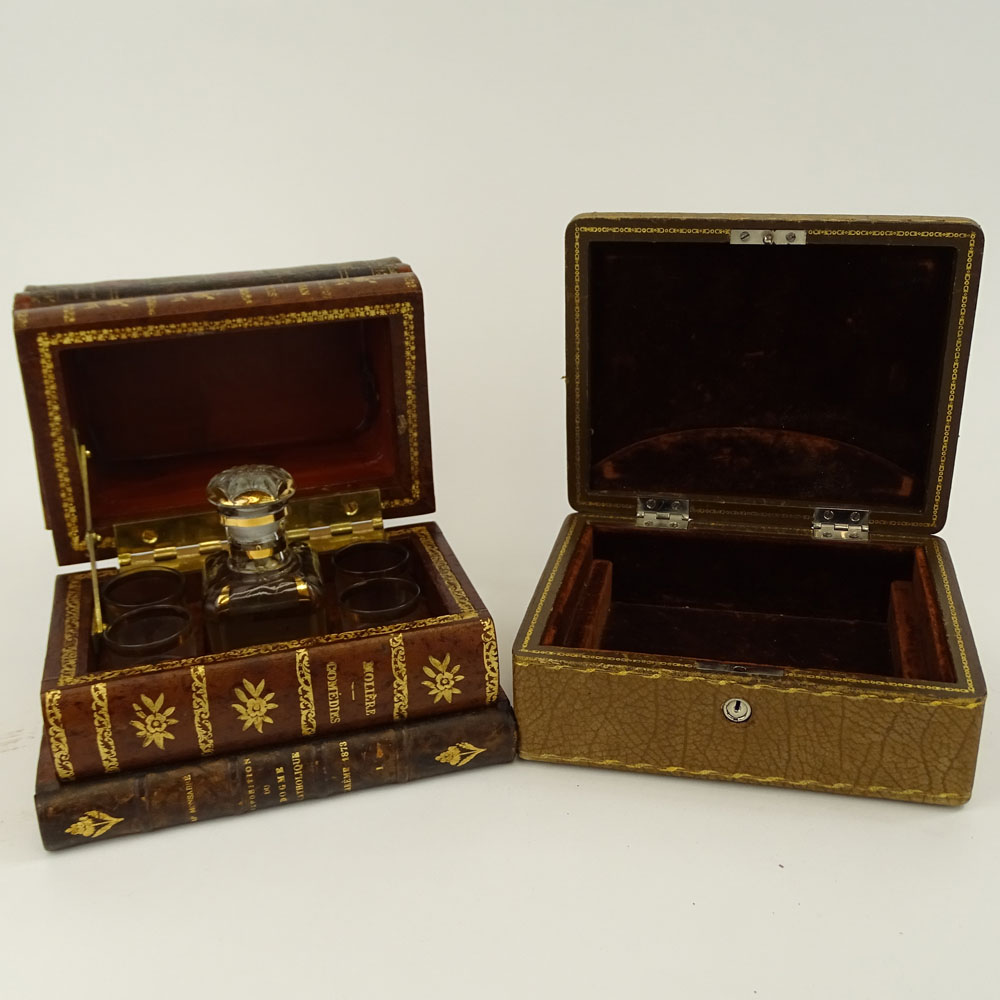 Vintage Tantalus Set in the form of a stack of books. Includes a small decanter and 4 glasses.