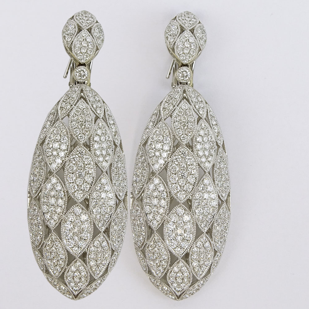 Diamond and 18 Karat White Gold Dangle Earrings Set with Approx. 6.60 Carat Round Brilliant Cut Diamonds.