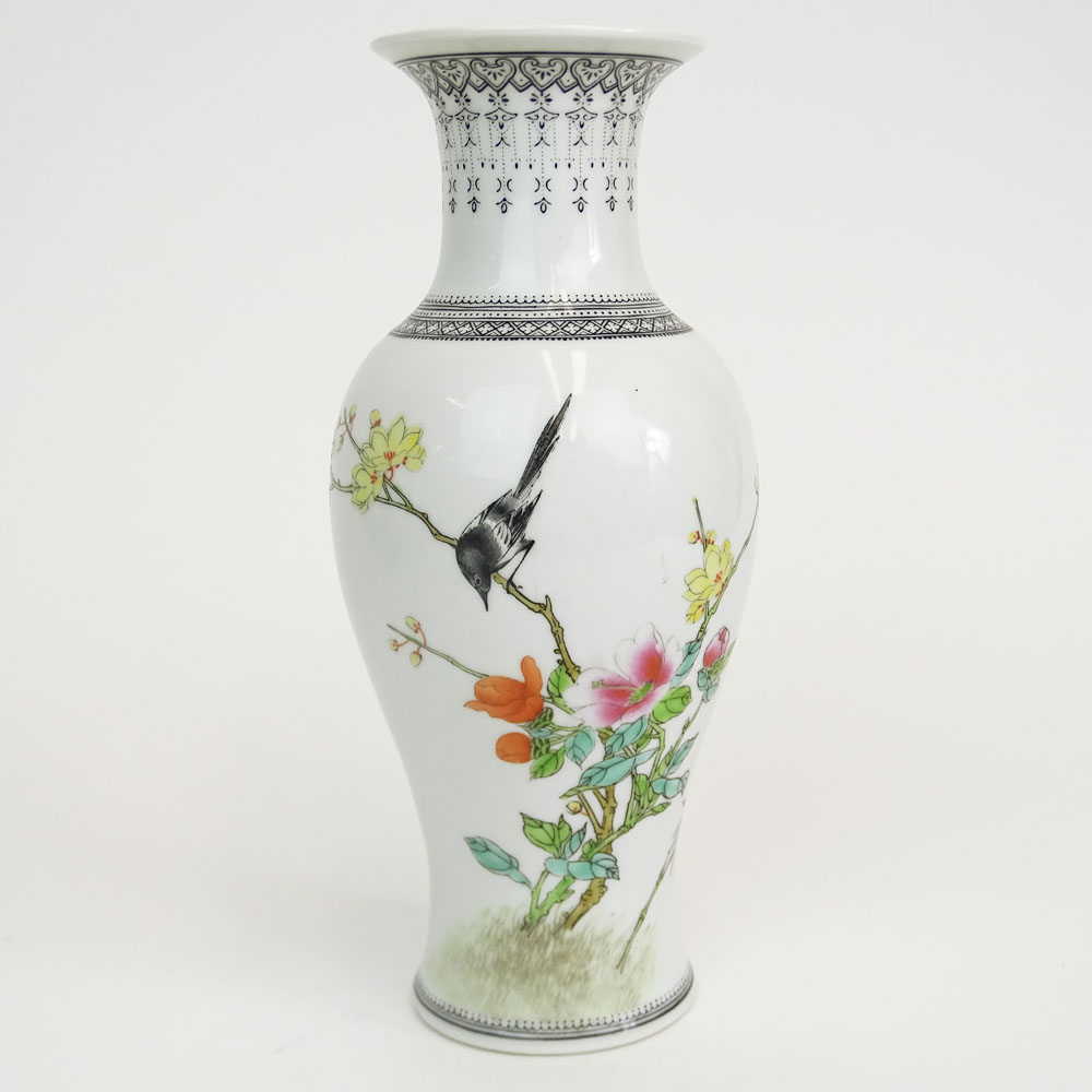 Chinese Republic Period (1912-1949) Hand Painted Porcelain Vase.