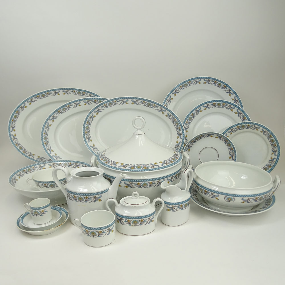 Richard Ginori Two Hundred Thirty Seven (237) Piece Set of Porcelain Dinnerware.