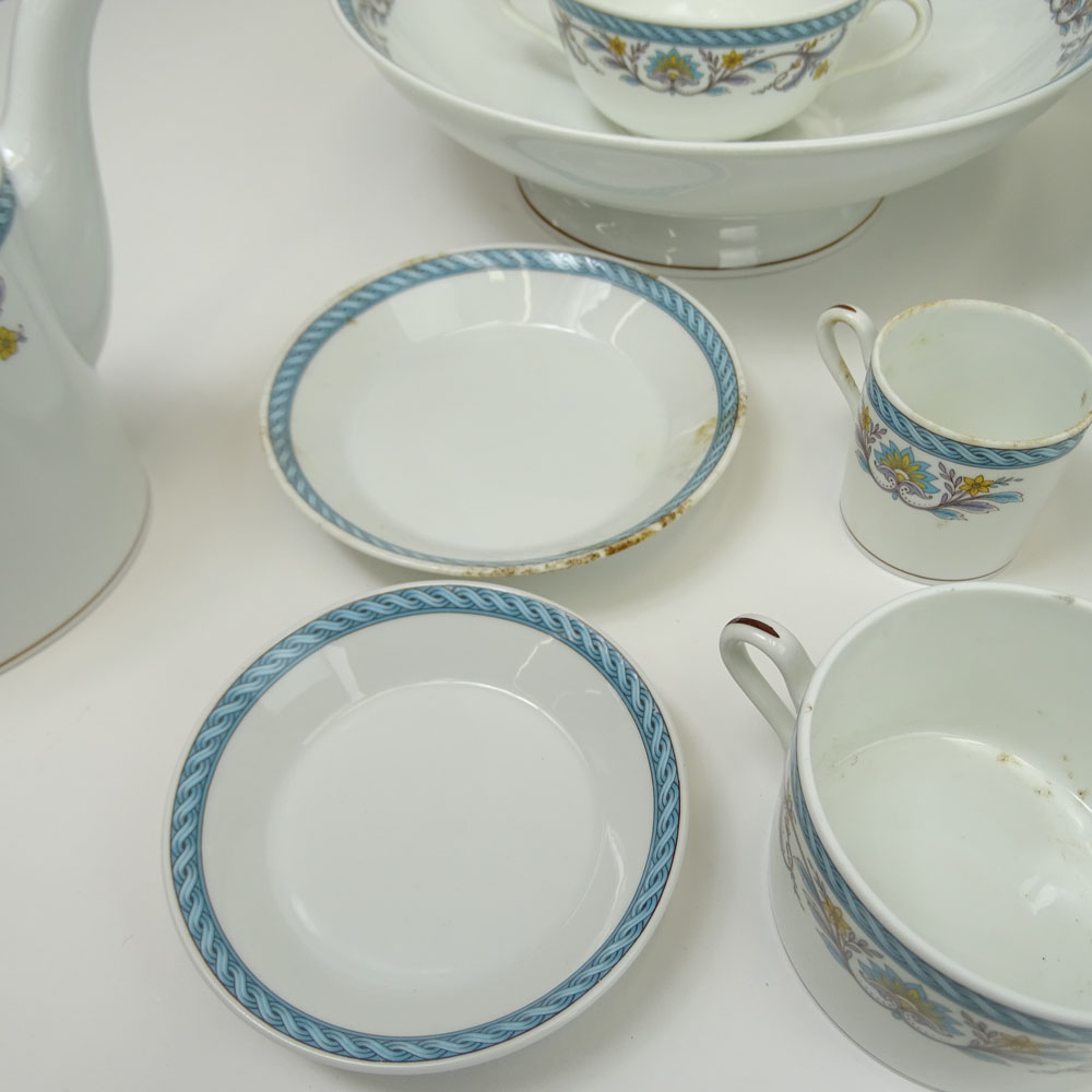 Richard Ginori Two Hundred Thirty Seven (237) Piece Set of Porcelain Dinnerware.