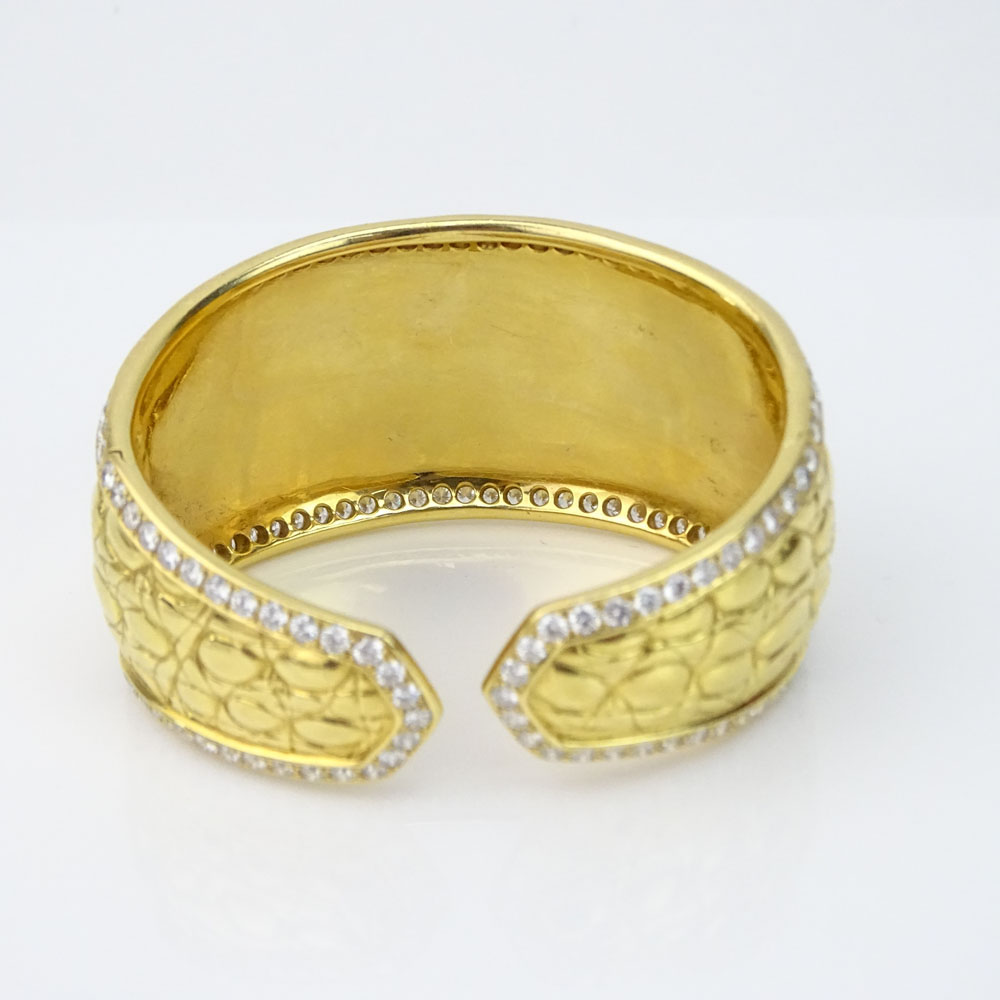 Vintage Gianni Versace Heavy 18 Karat Yellow Gold and Round Brilliant Cut Diamond Hinged Cuff Bracelet