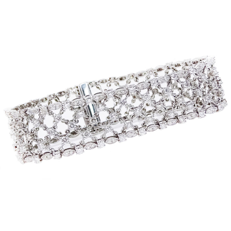 Lady's Buccellati style Approx. 10.0 Carat Diamond and 18 karat White Gold Bracelet.