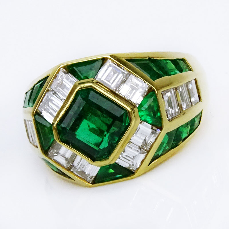 Very Fine Quality Italian Made Colombian Muso Mine Emerald, Diamond and 18 Karat Yellow Gold Ring