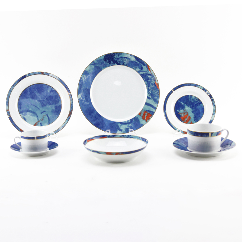 One Hundred Sixteen (116) Piece Christofle "Alizes" Dinnerware Set