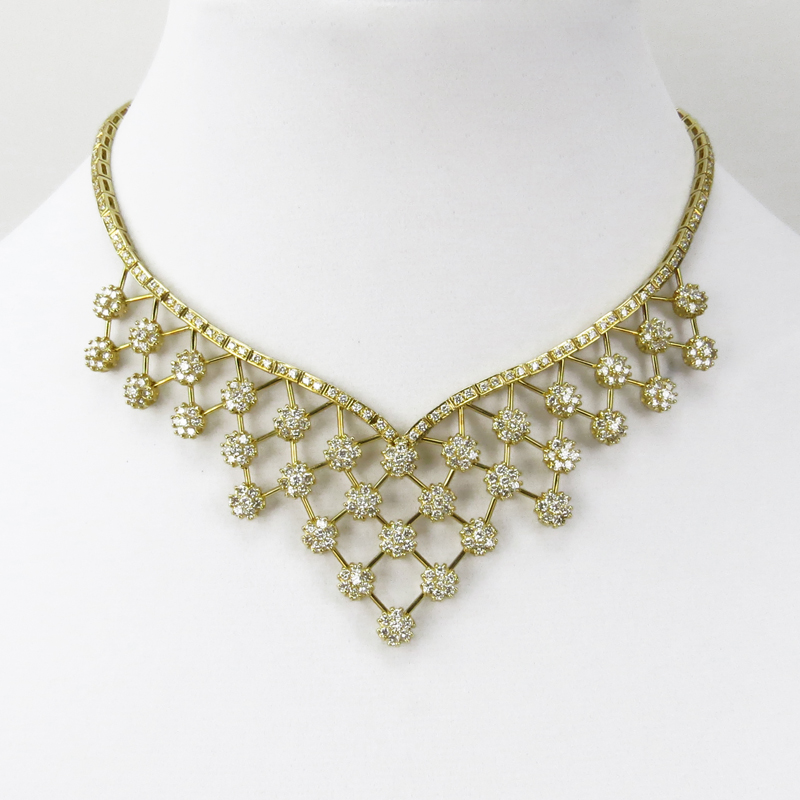 Fine Quality Approx. 10.0-11.0 Carat Round Brilliant Cut Diamond and 18 Karat yellow Gold Bib Necklace. Diamonds E-F-G color, VS1-VS2 clarity.