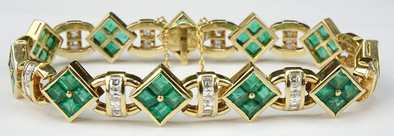 Very Fine Quality Adler Joailliers, Genève, Switzerland Circa 1950 Approx. 10.0 Carat Square Cut Colombian Emerald, Square Mirror Cut Diamond and 18 Karat Yellow Gold Bracelet