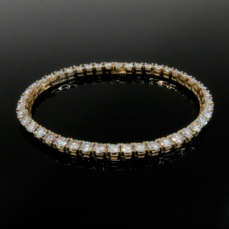 Approx. 10.0 Carat Round Brilliant Cut Diamond and 14 Karat Yellow Gold Tennis Bracelet.