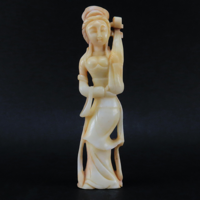 Vintage Chinese Carved Shoushan Figure Of A Woman