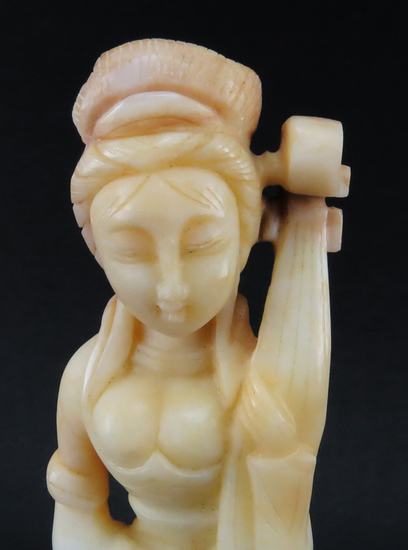 Vintage Chinese Carved Shoushan Figure Of A Woman