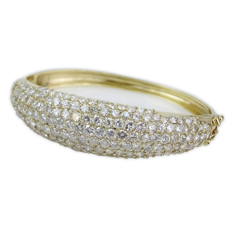 7.50 Carat Round Brilliant Cut Diamond and 18 Karat Yellow Gold Hinged Bangle Bracelet.