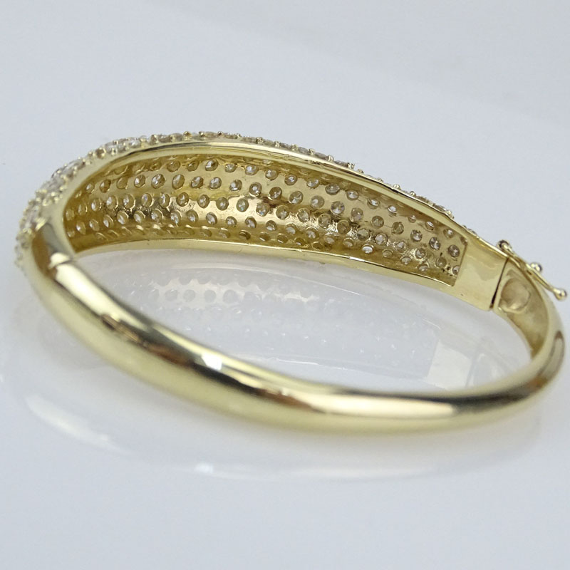 7.50 Carat Round Brilliant Cut Diamond and 18 Karat Yellow Gold Hinged Bangle Bracelet.