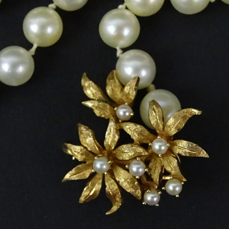 Vintage Single Strand Pearl Necklace with 14 Karat Yellow Gold Clasp