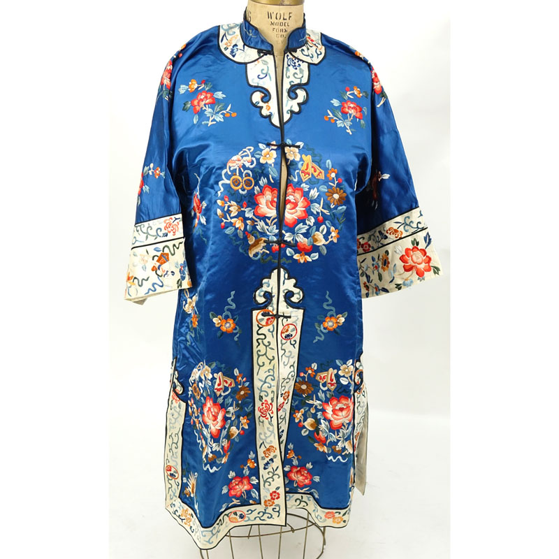 Early 20th Century Chinese Finely Embroidered Silk Robe