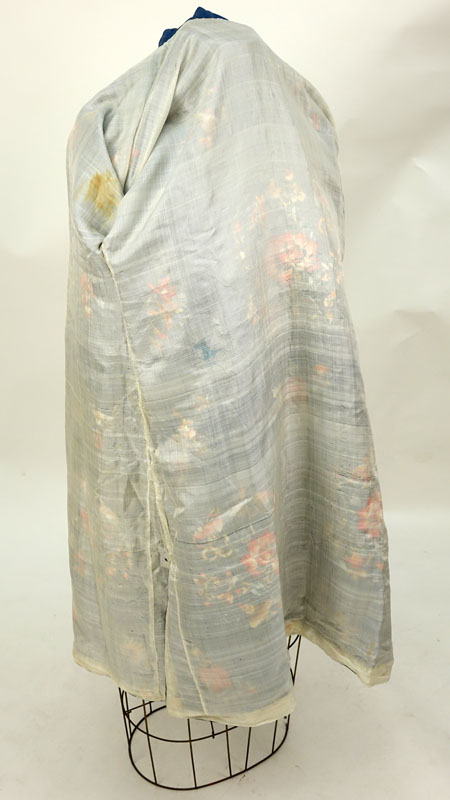 Early 20th Century Chinese Finely Embroidered Silk Robe