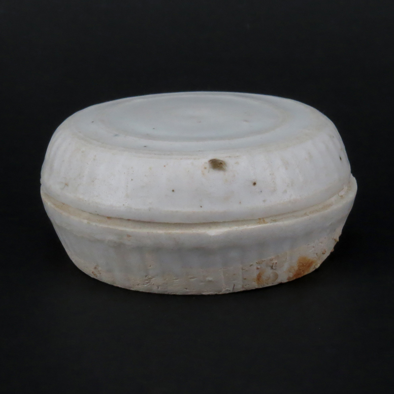 Chinese Song or Yuan Dynasty White Glazed Porcelain Covered Round Box likely used for cosmetics or a seal wax container