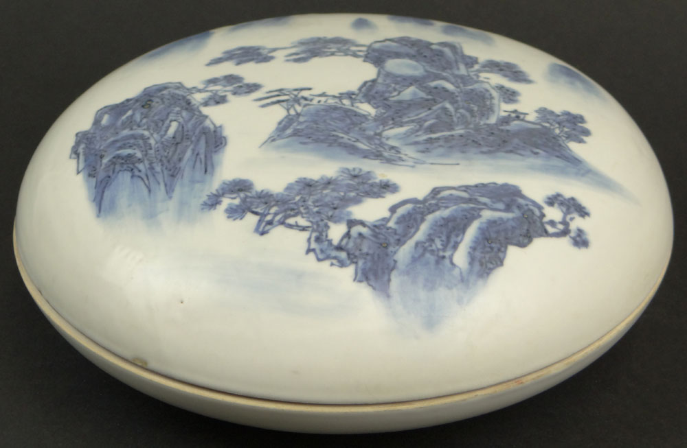 Chinese Blue and White Porcelain Covered Round Box