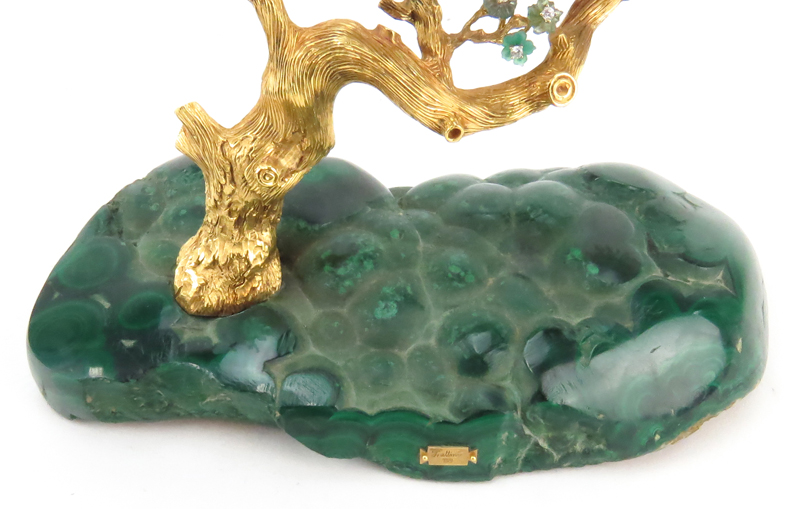 Very Fine Vintage Frattini 18 Karat Yellow Gold, Carved Agate and Bloodstone Figural Toucan.