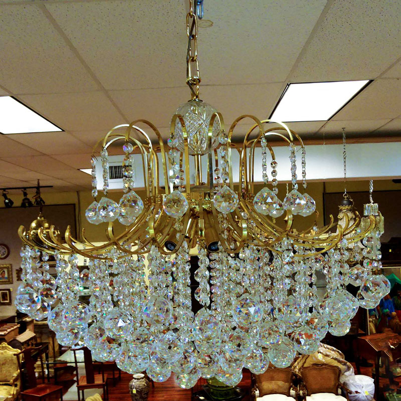 Fine Swarovski Crystal and Gilt 12 Light Chandelier.