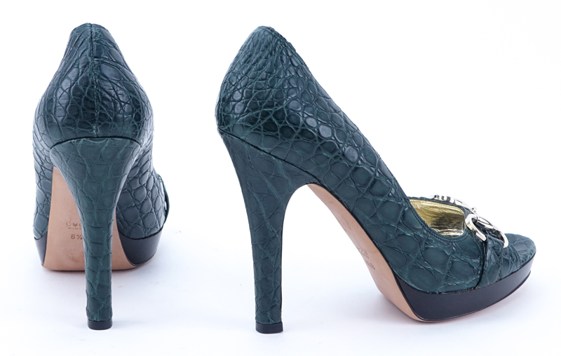 Gucci Emerald Crocodile Peep Toe Platform Pumps With Gold Horsebit.