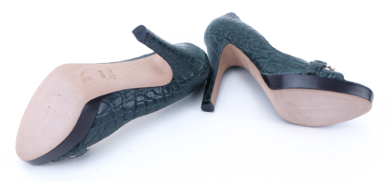 Gucci Emerald Crocodile Peep Toe Platform Pumps With Gold Horsebit.