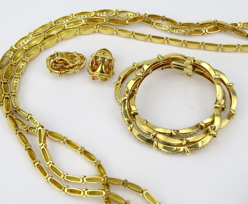 Vintage Tiffany & Co. 21.0 Carat Round Brilliant Cut Diamond and 18 Karat Yellow Gold Necklace, Bracelet and Earring Suite. 