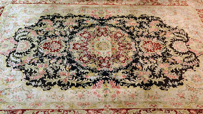 Fine Chinese Silk Floral Rug. 120 lines.