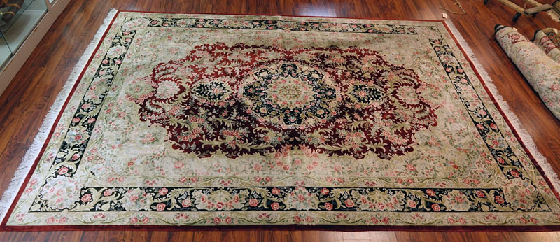 Fine Chinese Silk Floral Rug. 120 lines.