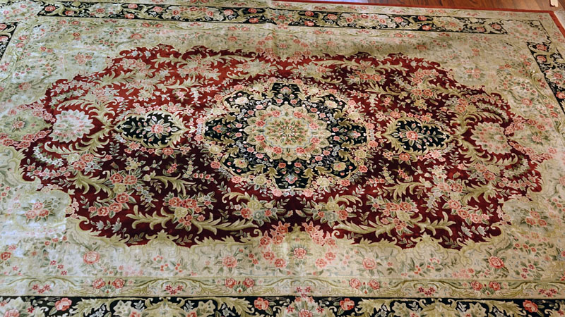 Fine Chinese Silk Floral Rug. 120 lines.